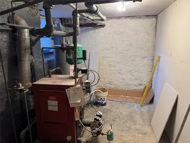 $670,000 | 776 Hewitt Place | Longwood