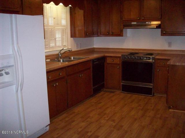 2534 Wire Grass Road Lumberton, NC 28358 - Photo 19 of 20 19 kitchen