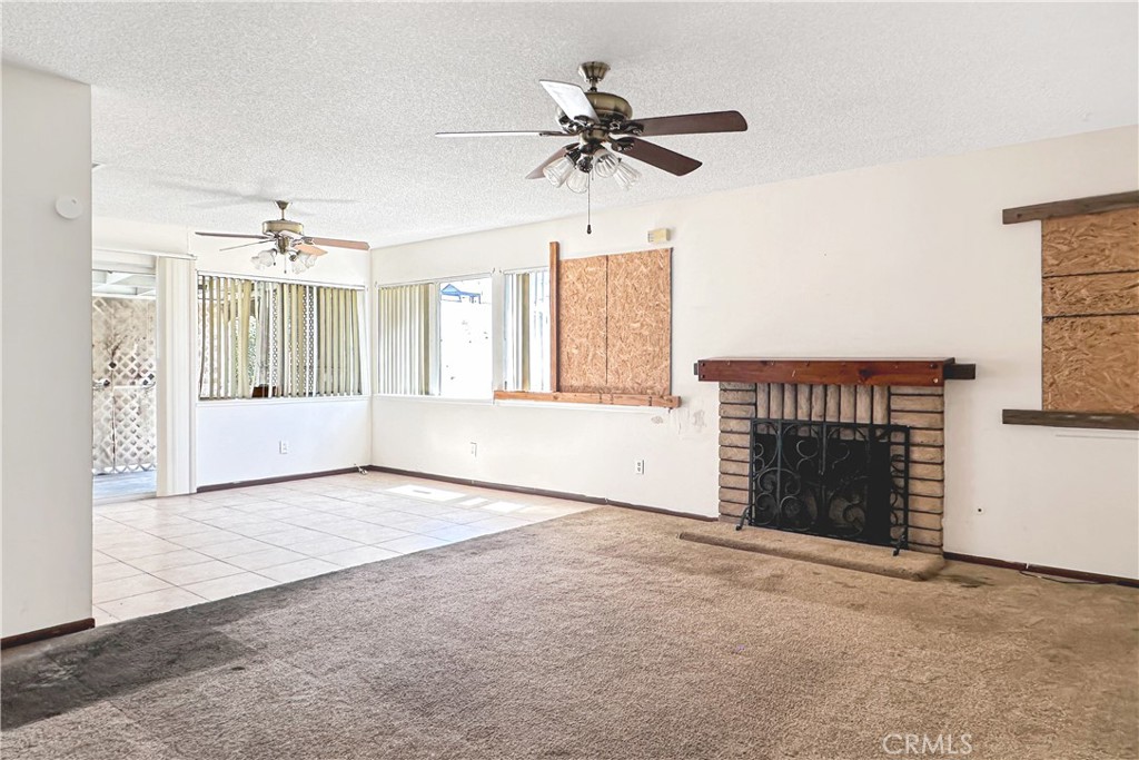 6972 Manhattan Drive Riverside, CA 92506 - Photo 4 of 25 Living Room