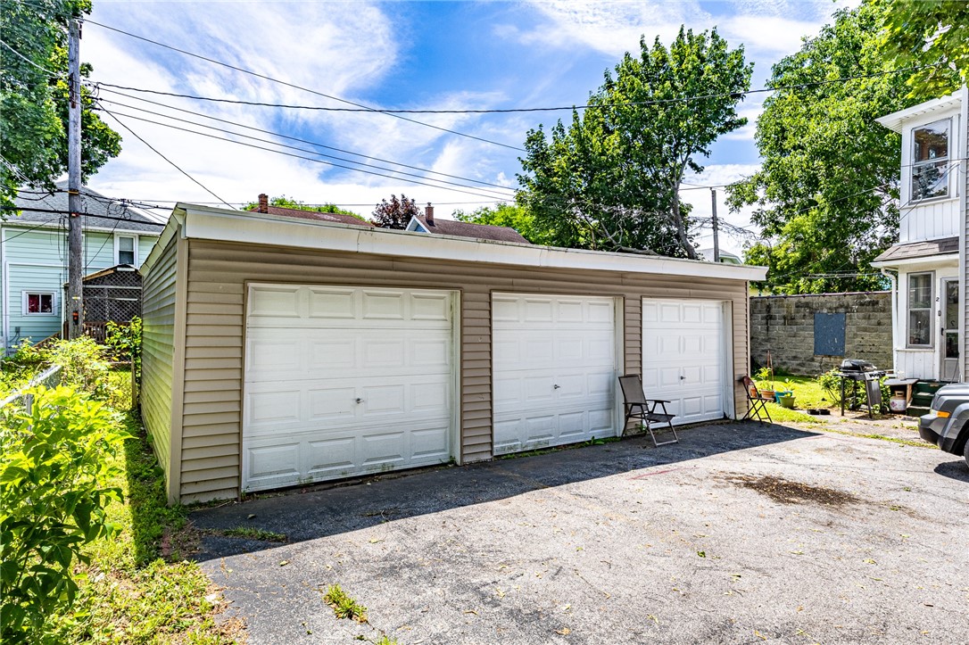 791 Norton Street Rochester, NY 14621 - Photo 4 of 46