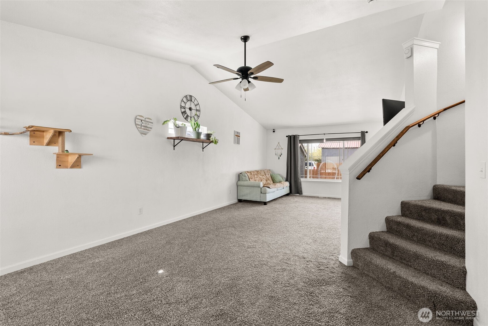 1231 Southwest Elzina Street Chehalis, WA 98532 - Photo 7 of 24 a view of entryway and workspace