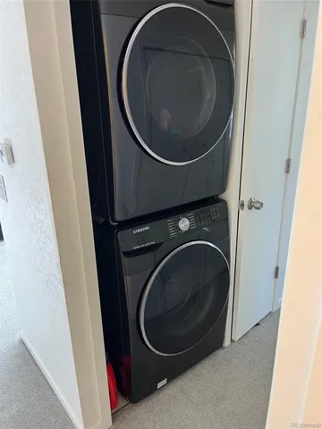 a close up view of a washer and dryer
