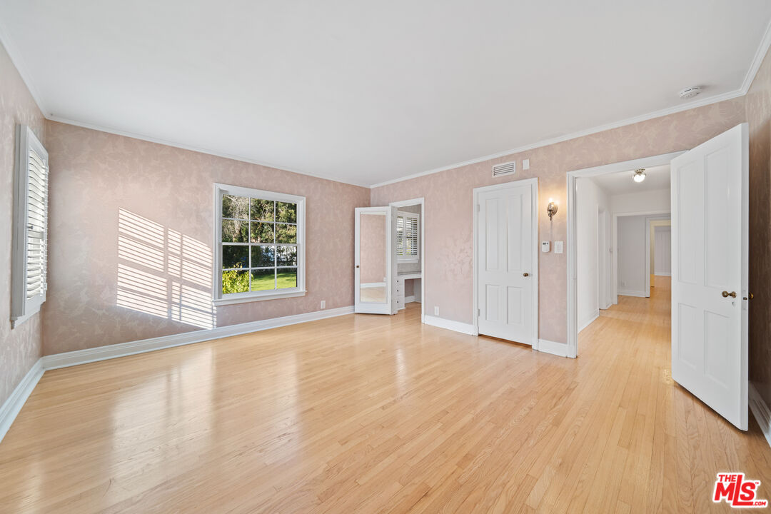 109 Homewood Road Los Angeles, CA 90049 - Photo 15 of 30