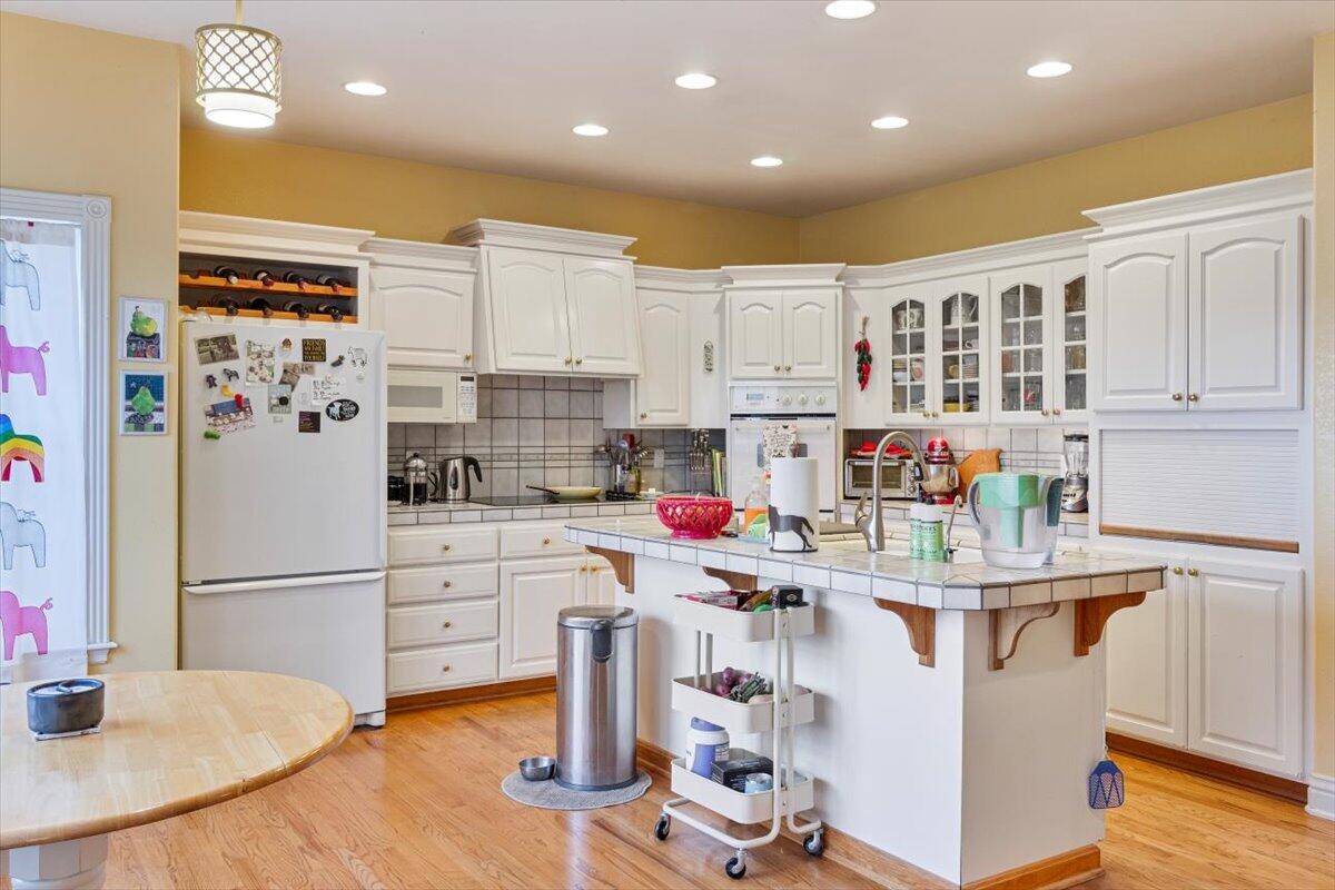 811 Carpenter Hill Road Medford, OR 97501 - Photo 14 of 53 Kitchen Island