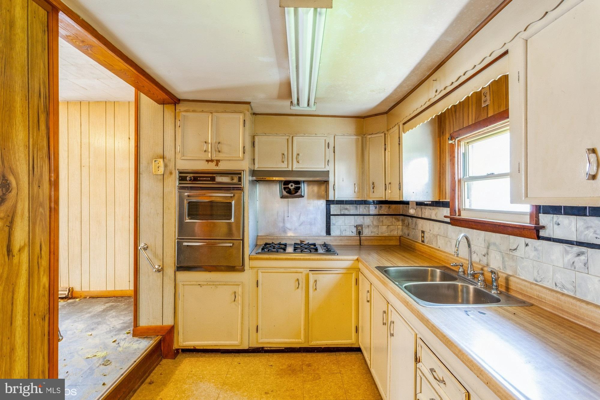 225 German Hill Road Dundalk, MD 21222 - Photo 12 of 36 Gallery Image 12