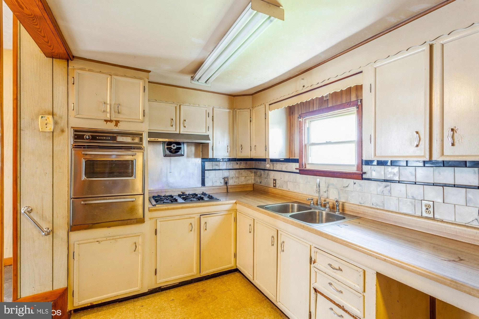 225 German Hill Road Dundalk, MD 21222 - Photo 10 of 36 Gallery Image 10