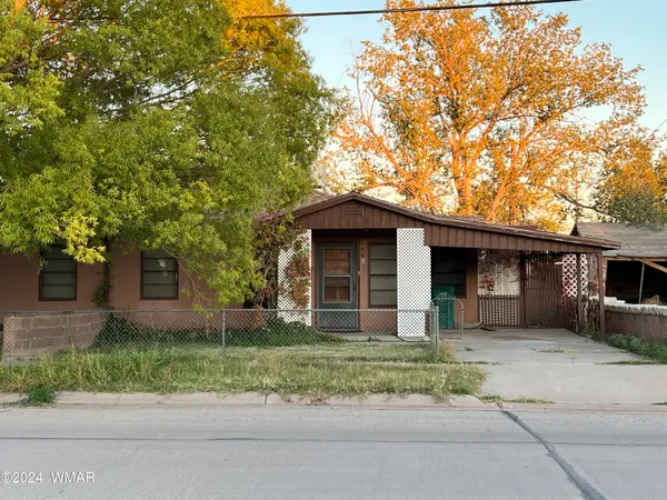 $1,175 | 406 North 1st Avenue, Holbrook, AZ 86025
