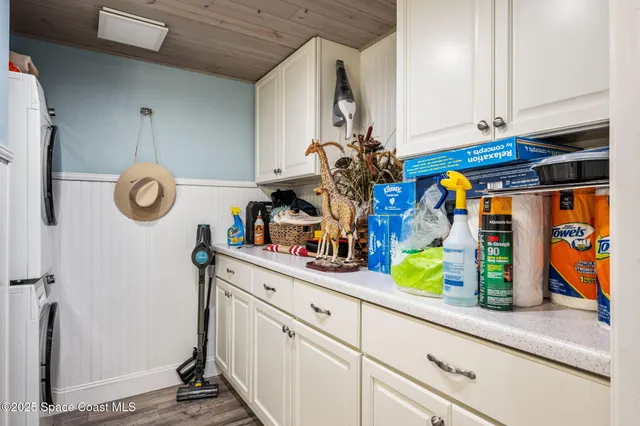 a view of entryway and workspace