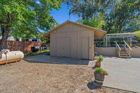 $1,799,999 | 9465 Watsonville Road, Gilroy, CA 95020