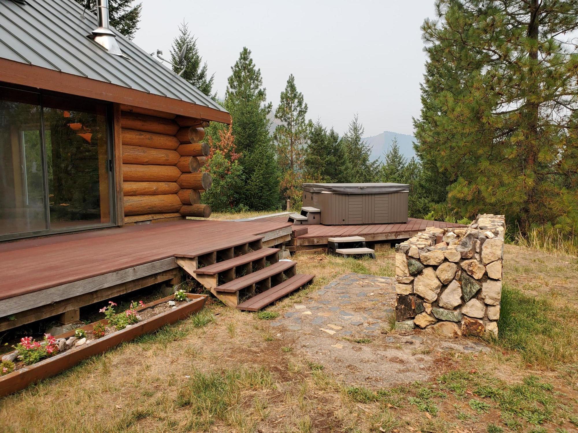 150 Rattlesnake Road Glendale, OR 97442 - Photo 45 of 67 Deck, Outside BBQ, Jacuzzi
