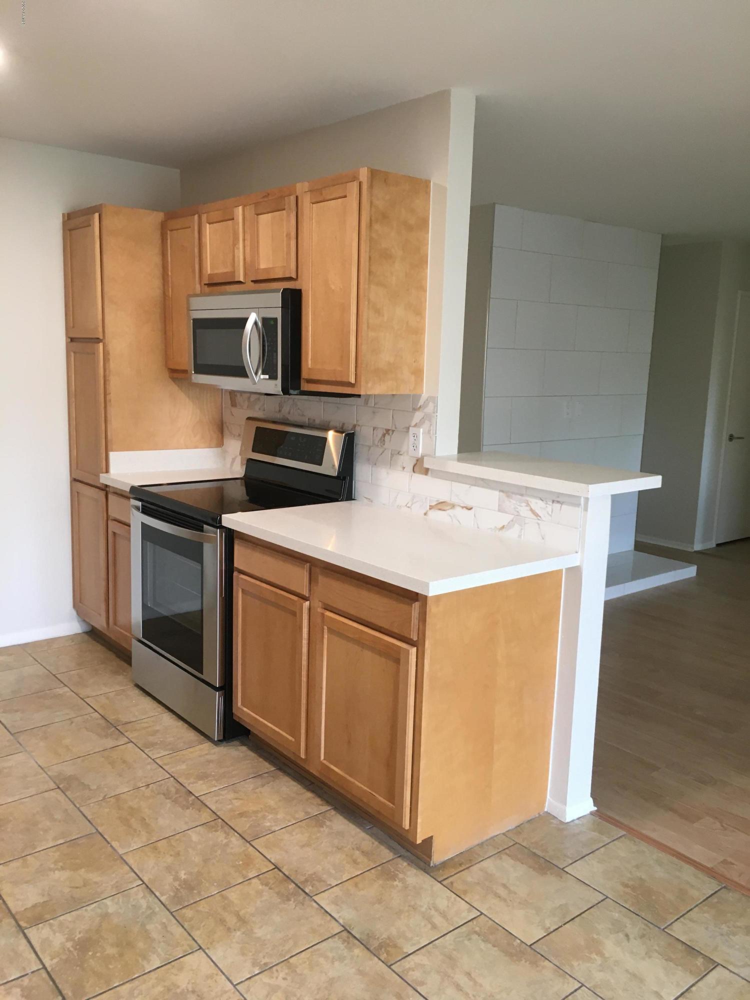 5525 East Thomas Road, Unit K11 Phoenix, AZ 85018 - Photo 11 of 43 Kitchen