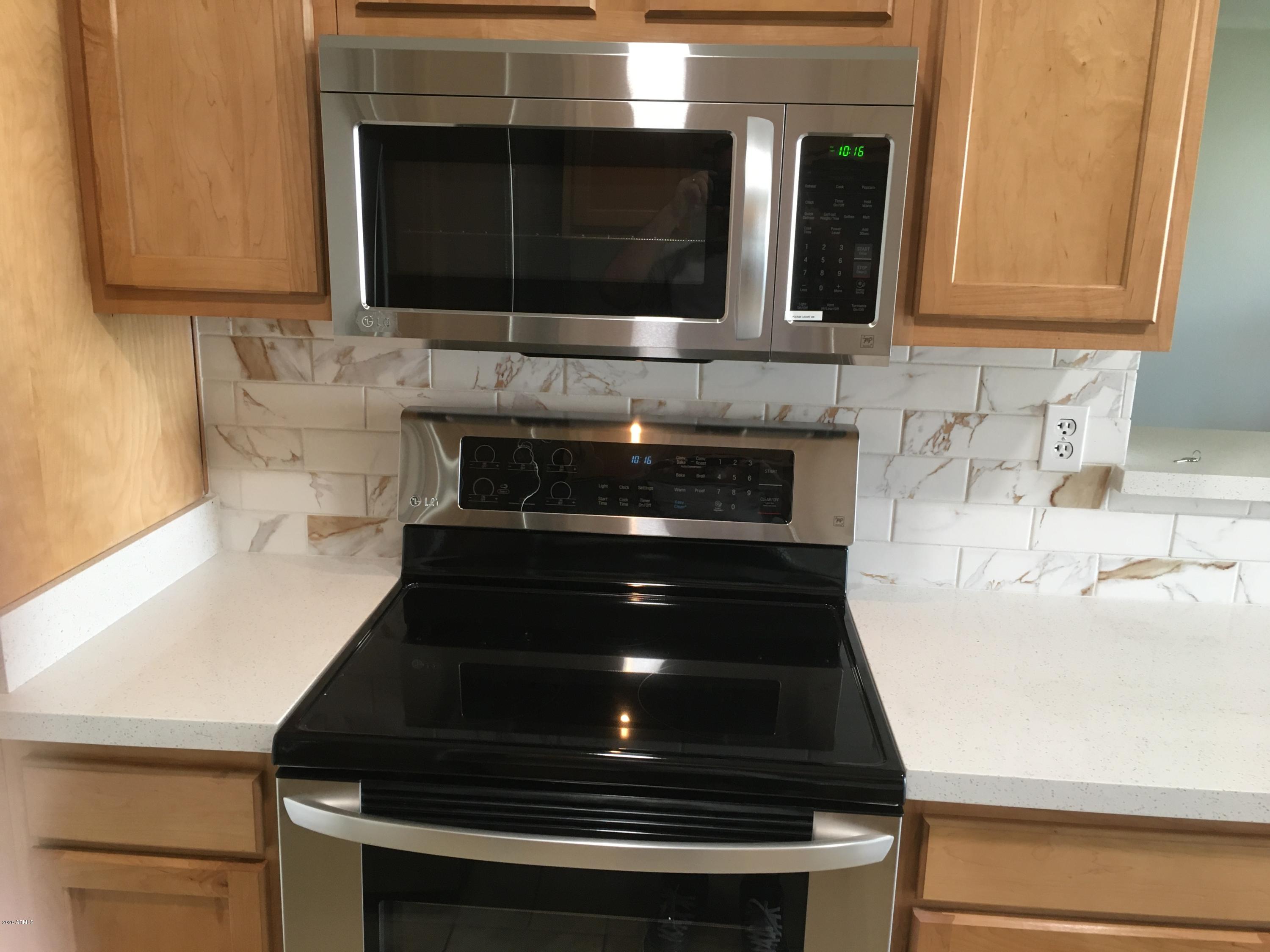 5525 East Thomas Road, Unit K11 Phoenix, AZ 85018 - Photo 12 of 43 Kitchen