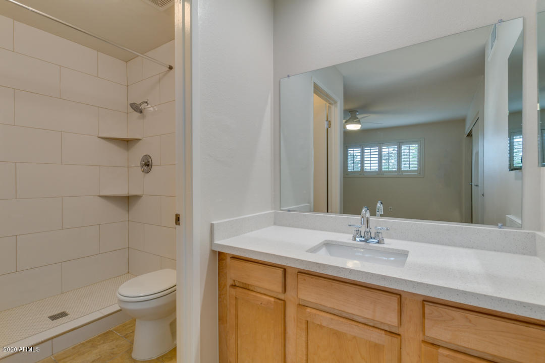 5525 East Thomas Road, Unit K11 Phoenix, AZ 85018 - Photo 22 of 43 Master Bathroom