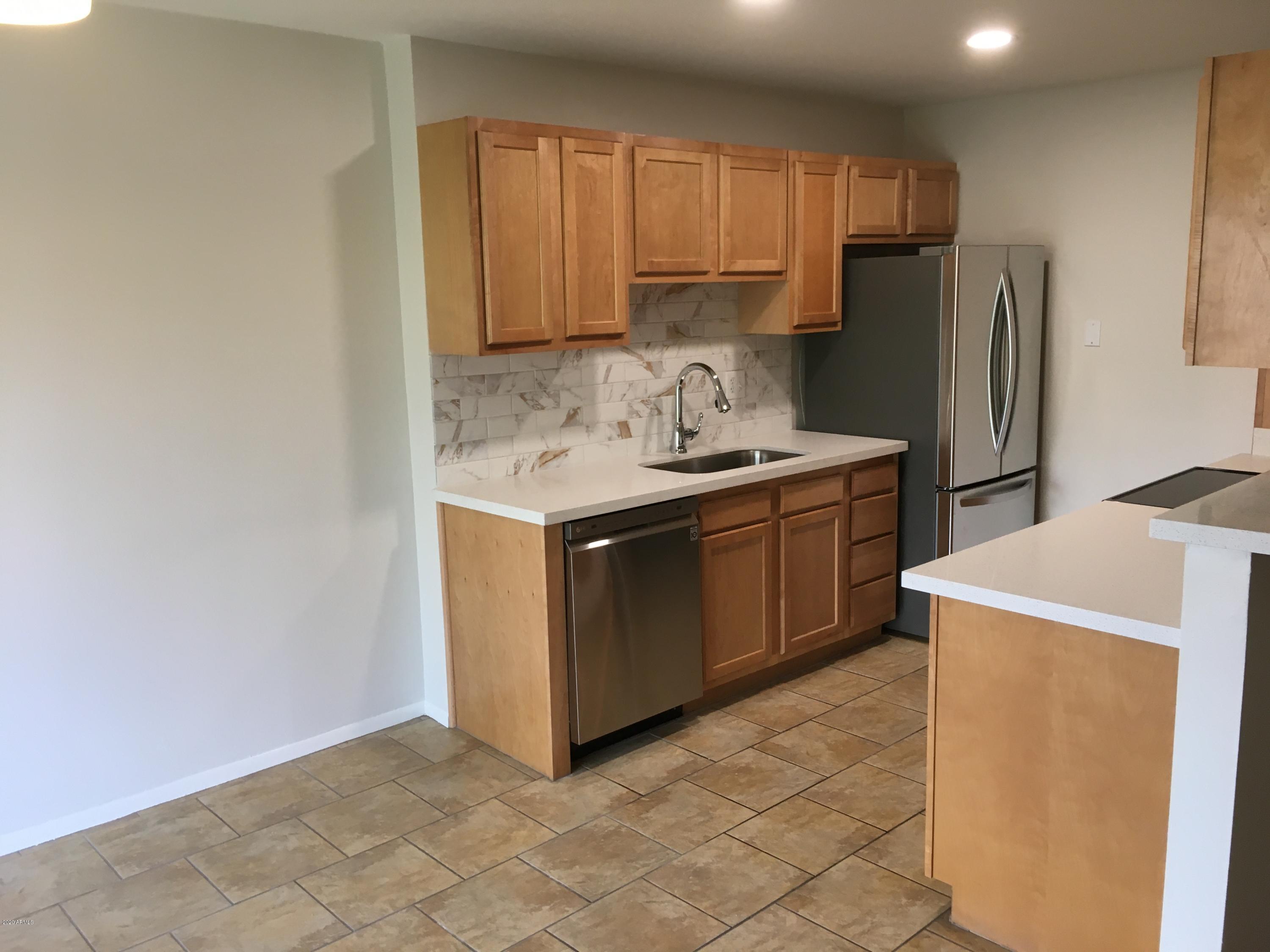 5525 East Thomas Road, Unit K11 Phoenix, AZ 85018 - Photo 8 of 43 Kitchen