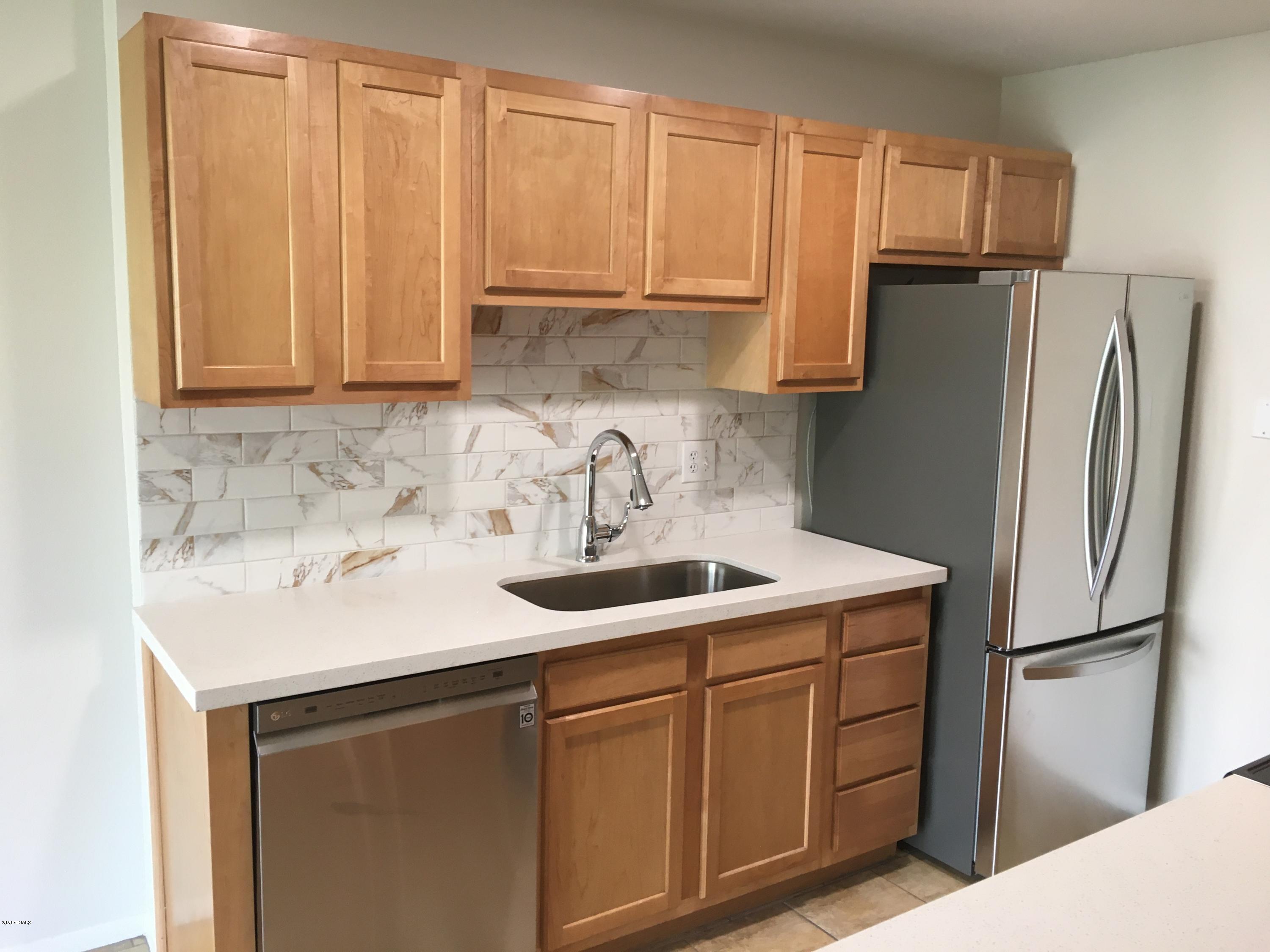 5525 East Thomas Road, Unit K11 Phoenix, AZ 85018 - Photo 9 of 43 Kitchen
