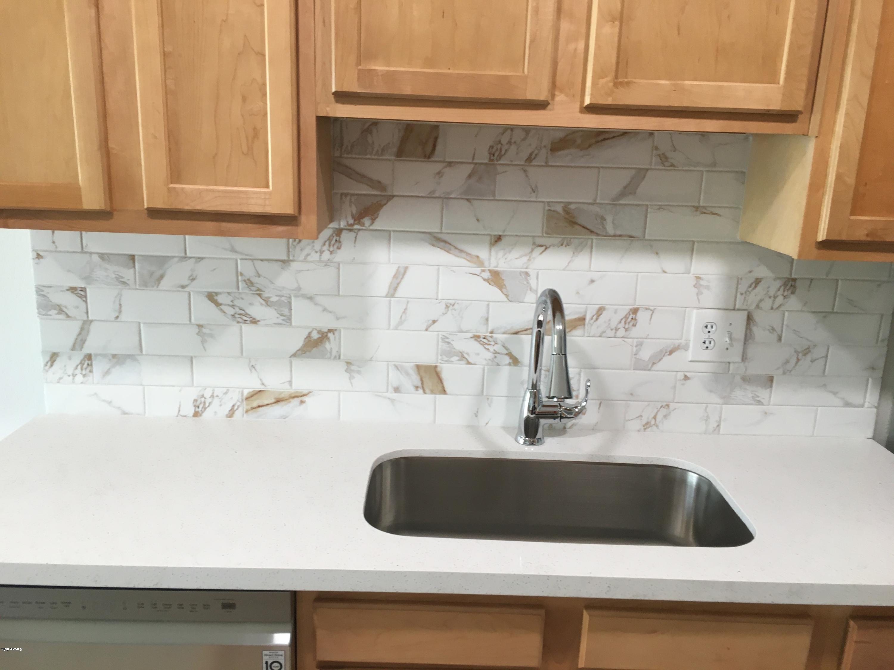 5525 East Thomas Road, Unit K11 Phoenix, AZ 85018 - Photo 10 of 43 Kitchen