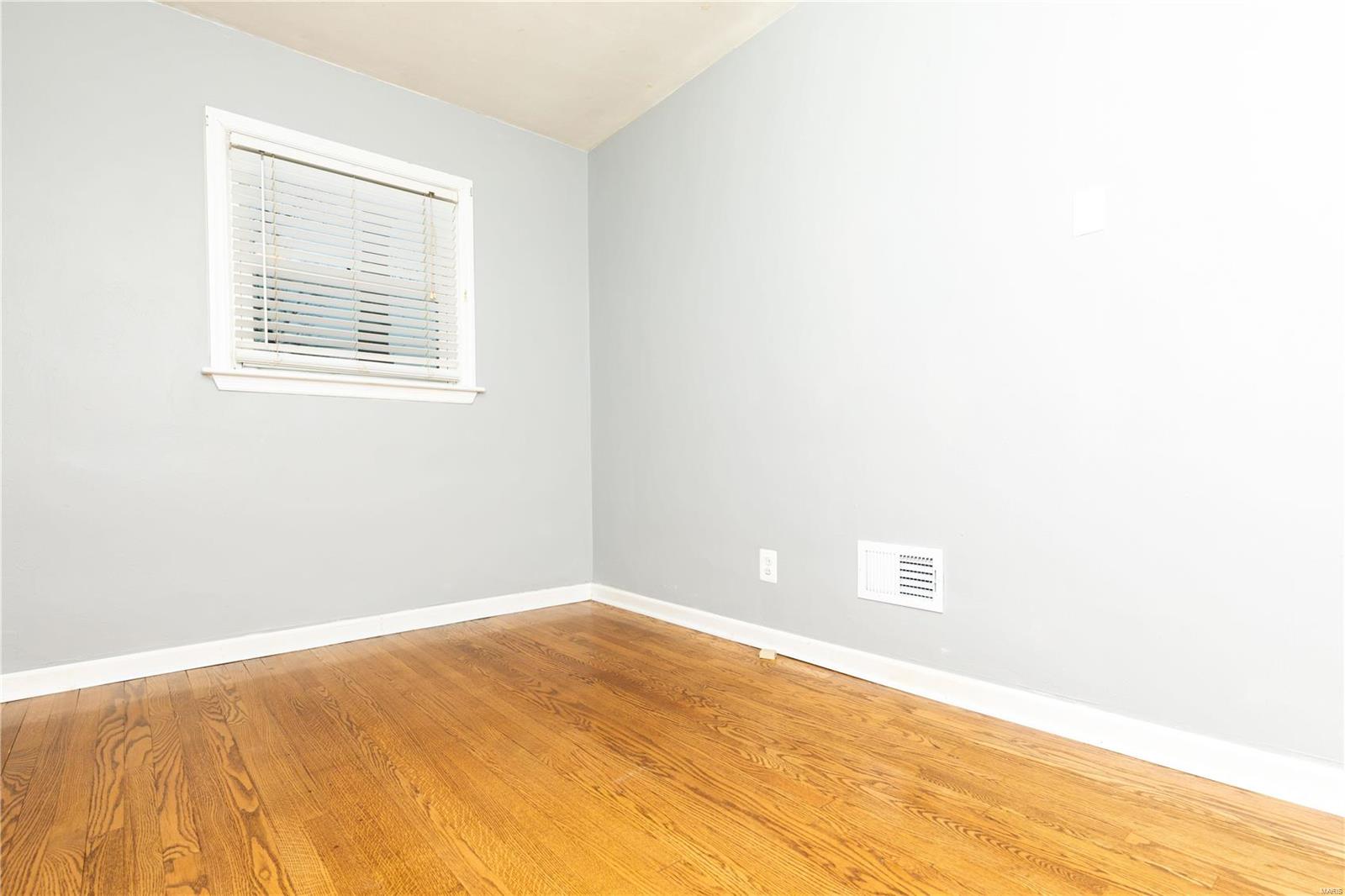 9537 Ridge Avenue St. Louis, MO 63114 - Photo 8 of 13 Gallery Image 8
