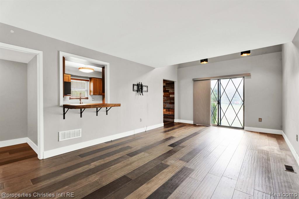 5085 Crooks Road, Unit 59 Royal Oak, MI 48073 - Photo 6 of 38 Gallery Image 6