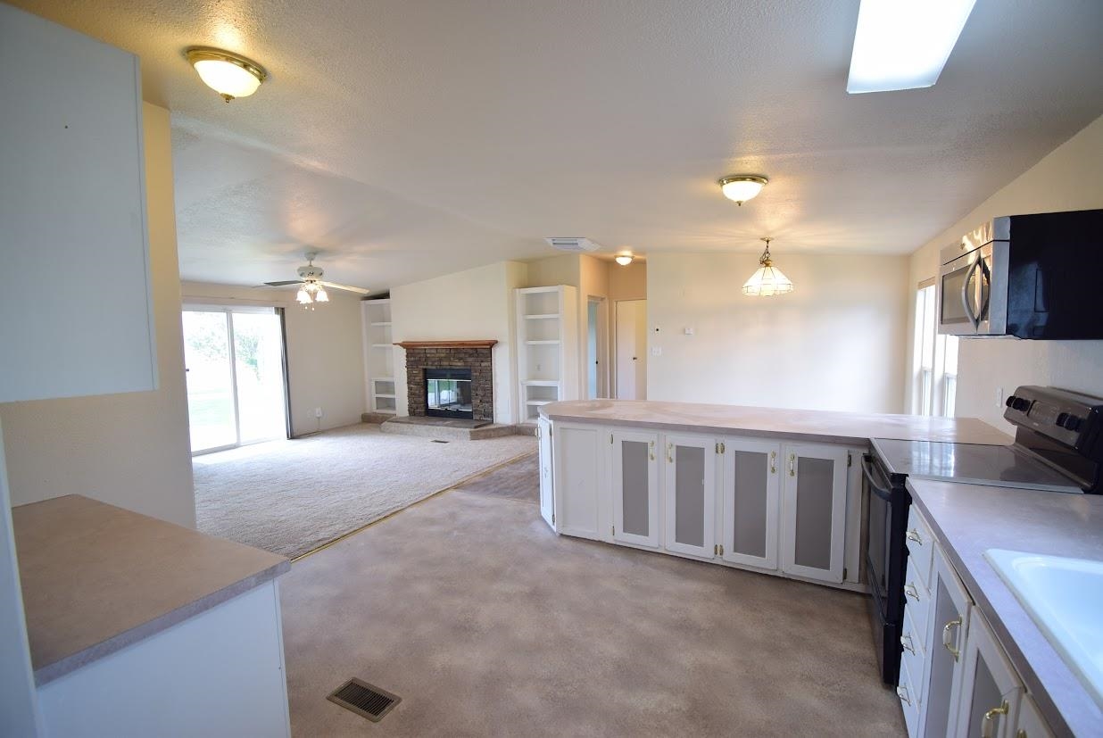 19548 B50 Road Delta, CO 81416 - Photo 4 of 37 a view of a livingroom with furniture and a kitchen