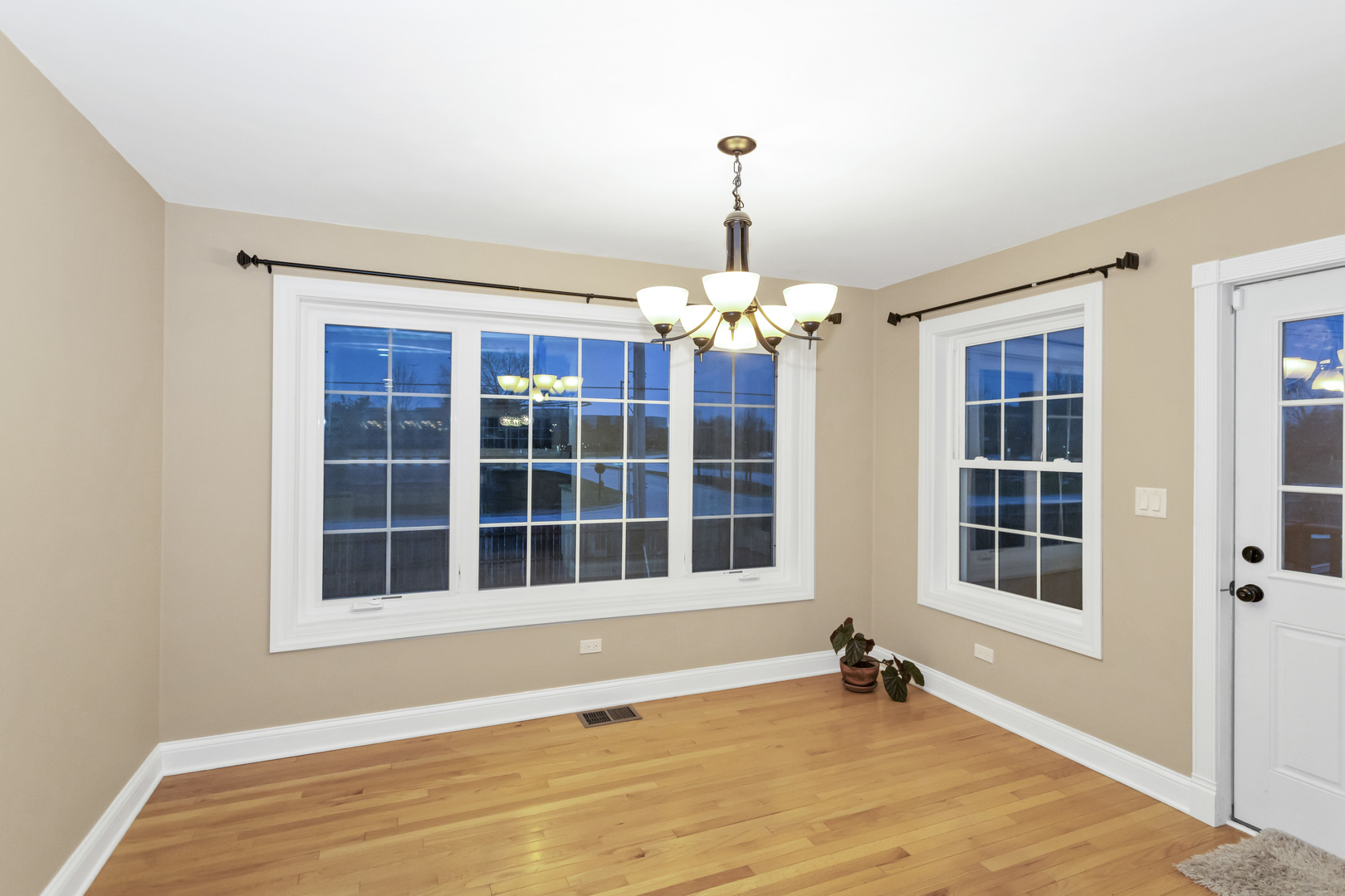299 Trowbridge Road Elk Grove Village, IL 60007 - Photo 20 of 45 Gallery Image 20