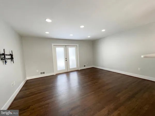 $729,000 | 6515 Carriage Drive, Alexandria, VA 22310