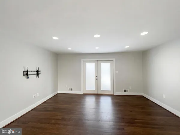 $729,000 | 6515 Carriage Drive, Alexandria, VA 22310