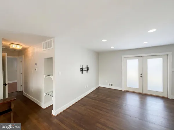 $729,000 | 6515 Carriage Drive, Alexandria, VA 22310