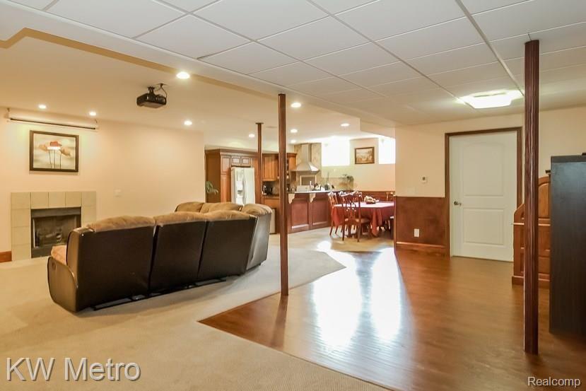351 Shortridge Avenue Rochester, MI 48307 - Photo 29 of 46 029-Family_Room-958403-mls.jpg