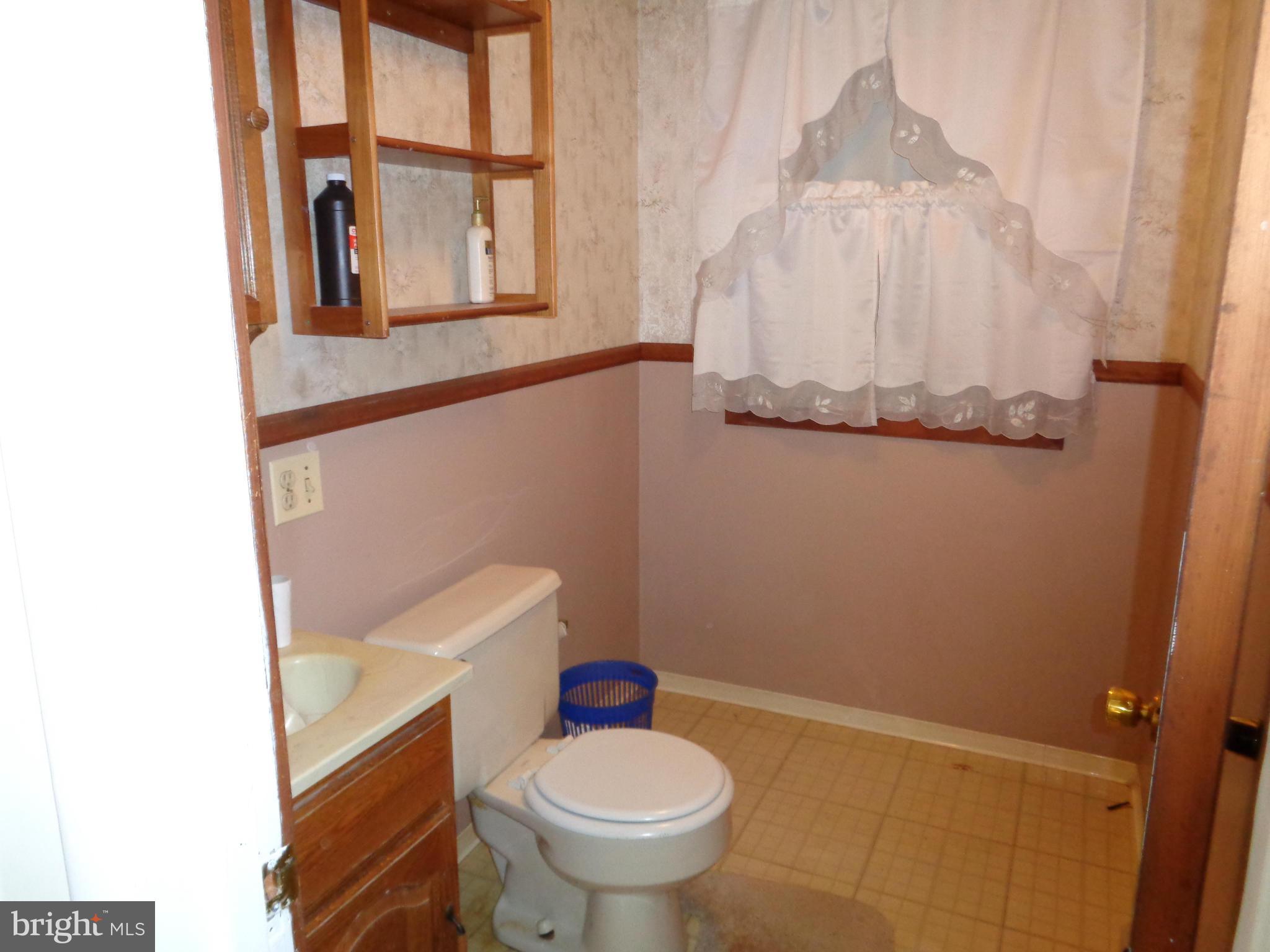 18 Riverside Road Baltimore, MD 21221 - Photo 12 of 20 Bath