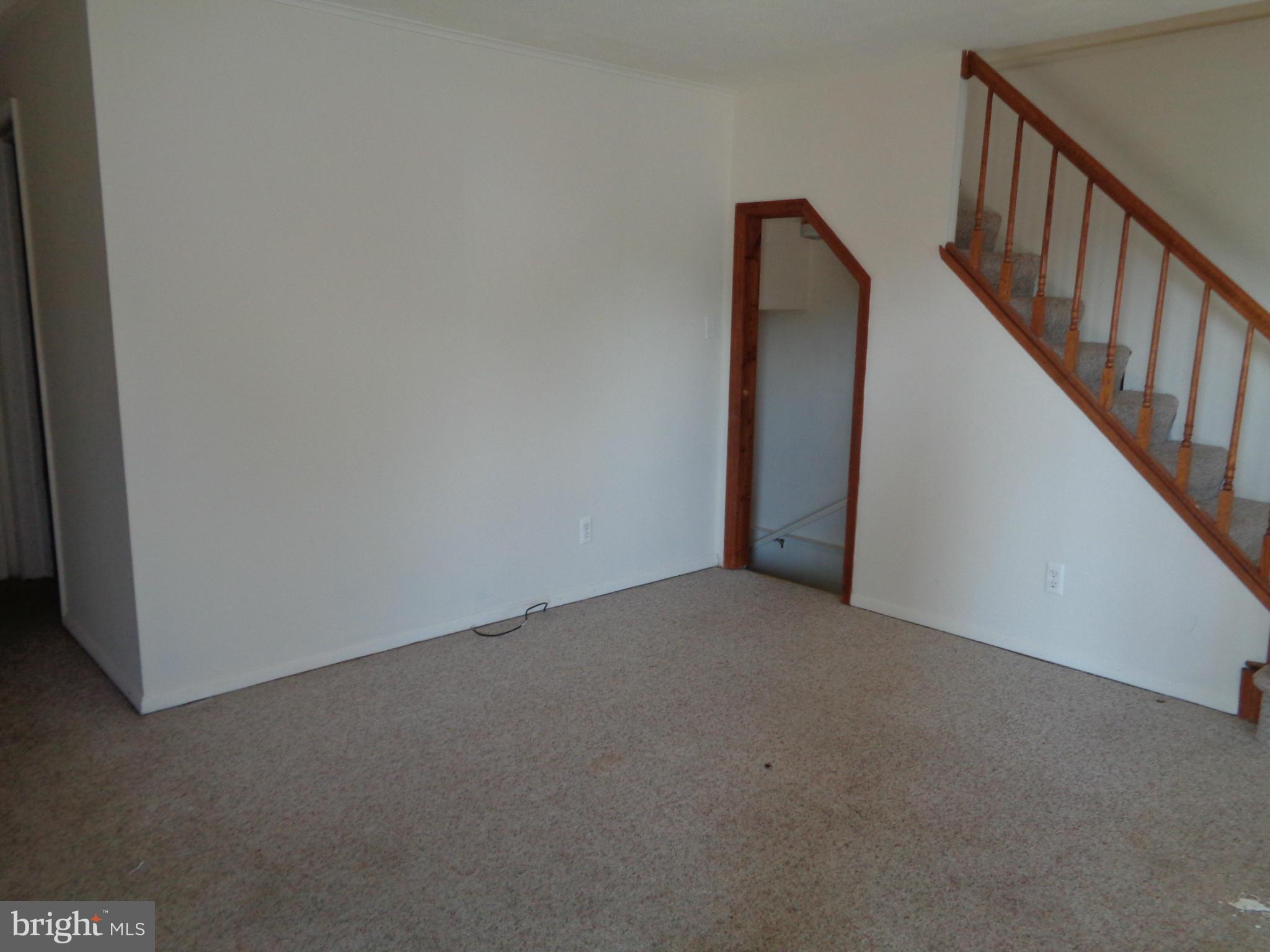 18 Riverside Road Baltimore, MD 21221 - Photo 8 of 20 Living Room