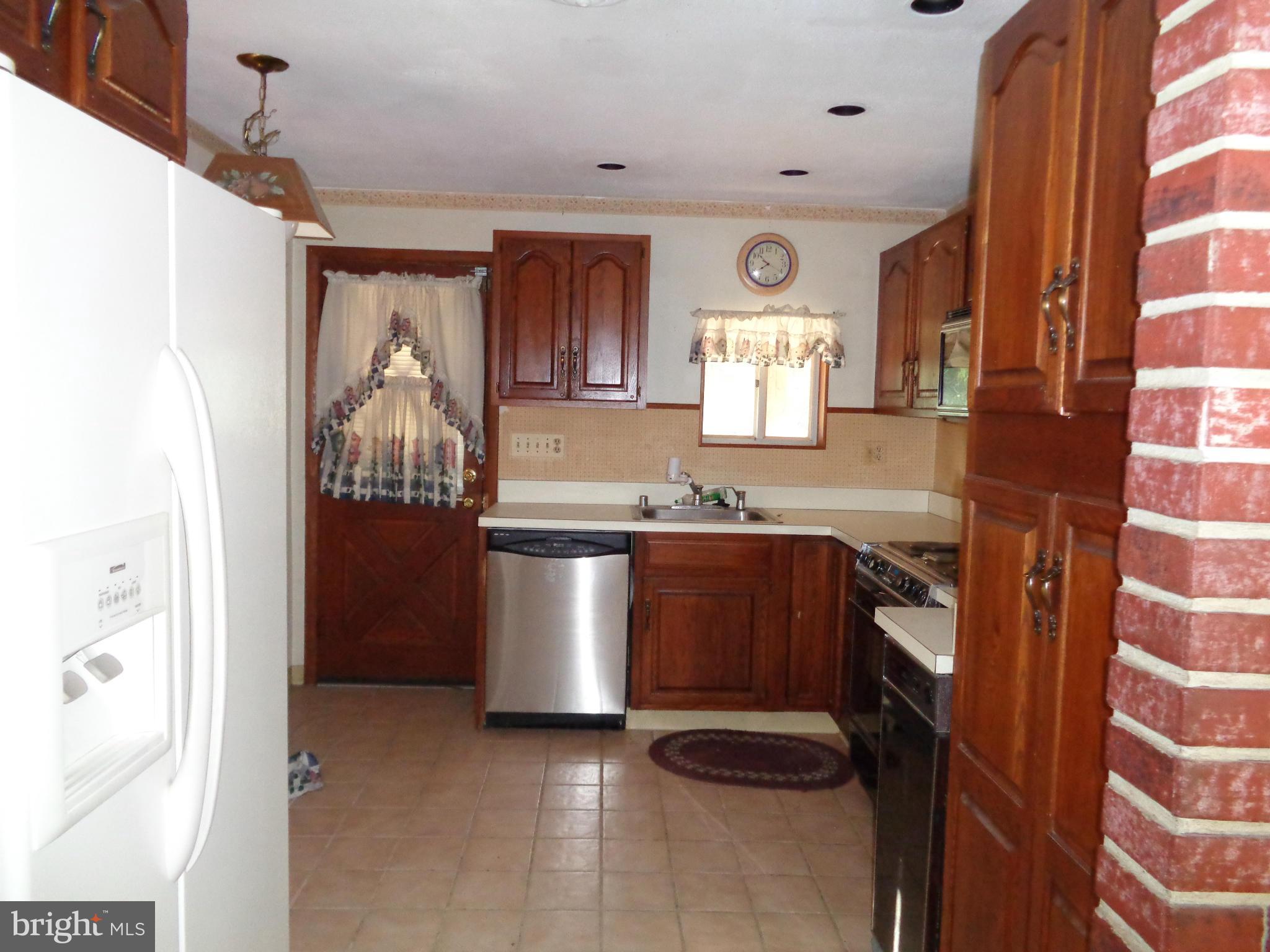 18 Riverside Road Baltimore, MD 21221 - Photo 9 of 20 Kitchen