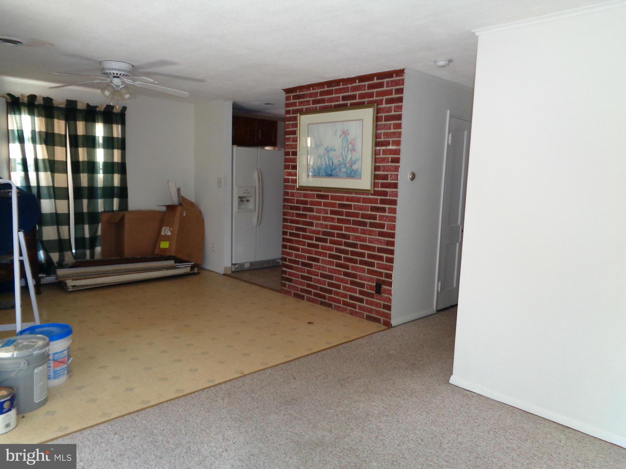 18 Riverside Road Baltimore, MD 21221 - Photo 10 of 20 Living Room