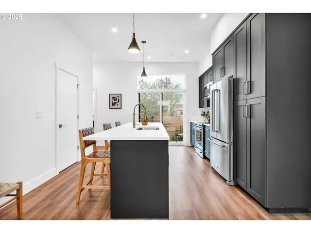 $499,000 | 181 Civic Drive, Eugene, OR 97405