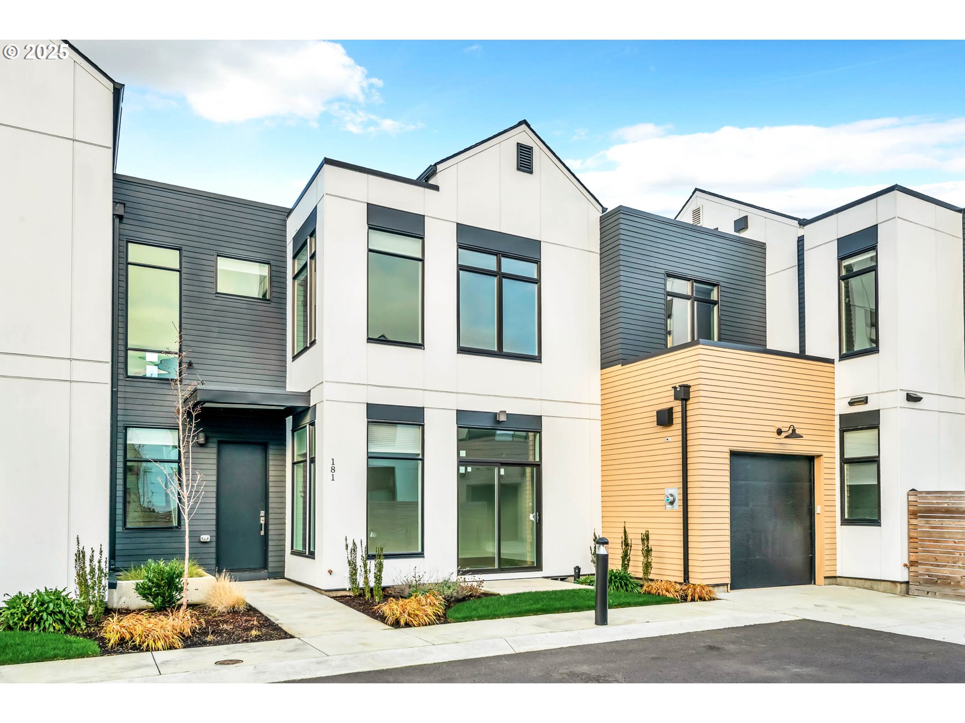 181 Civic Drive Eugene, OR 97405 - Photo 2 of 43