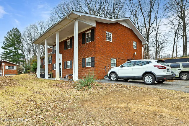 $394,900 | 6521 Kanuga Drive, Knoxville, TN 37912