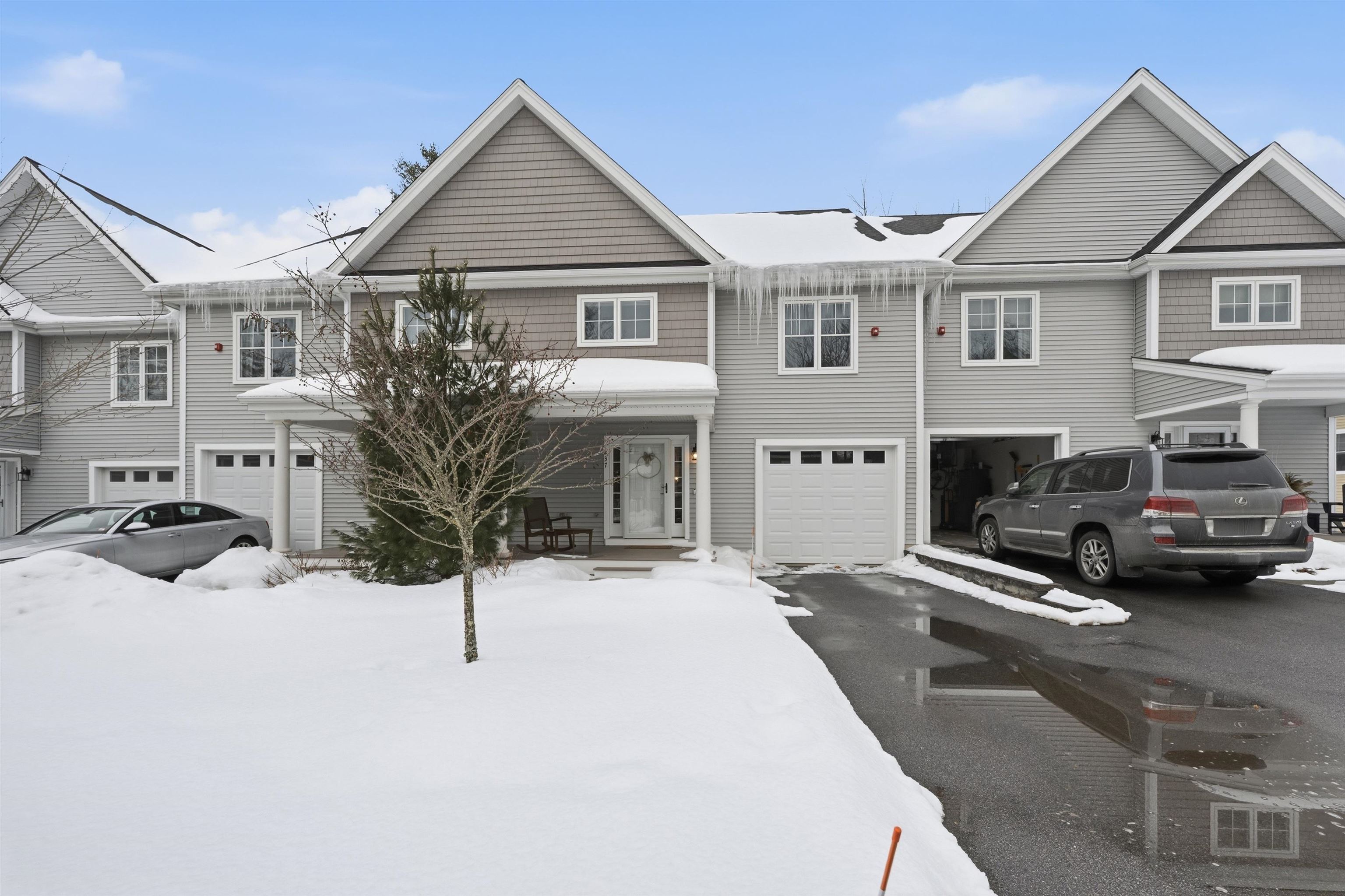 237 Woodview Way Manchester, NH 03102 - Photo 1 of 49 Gallery Image 1