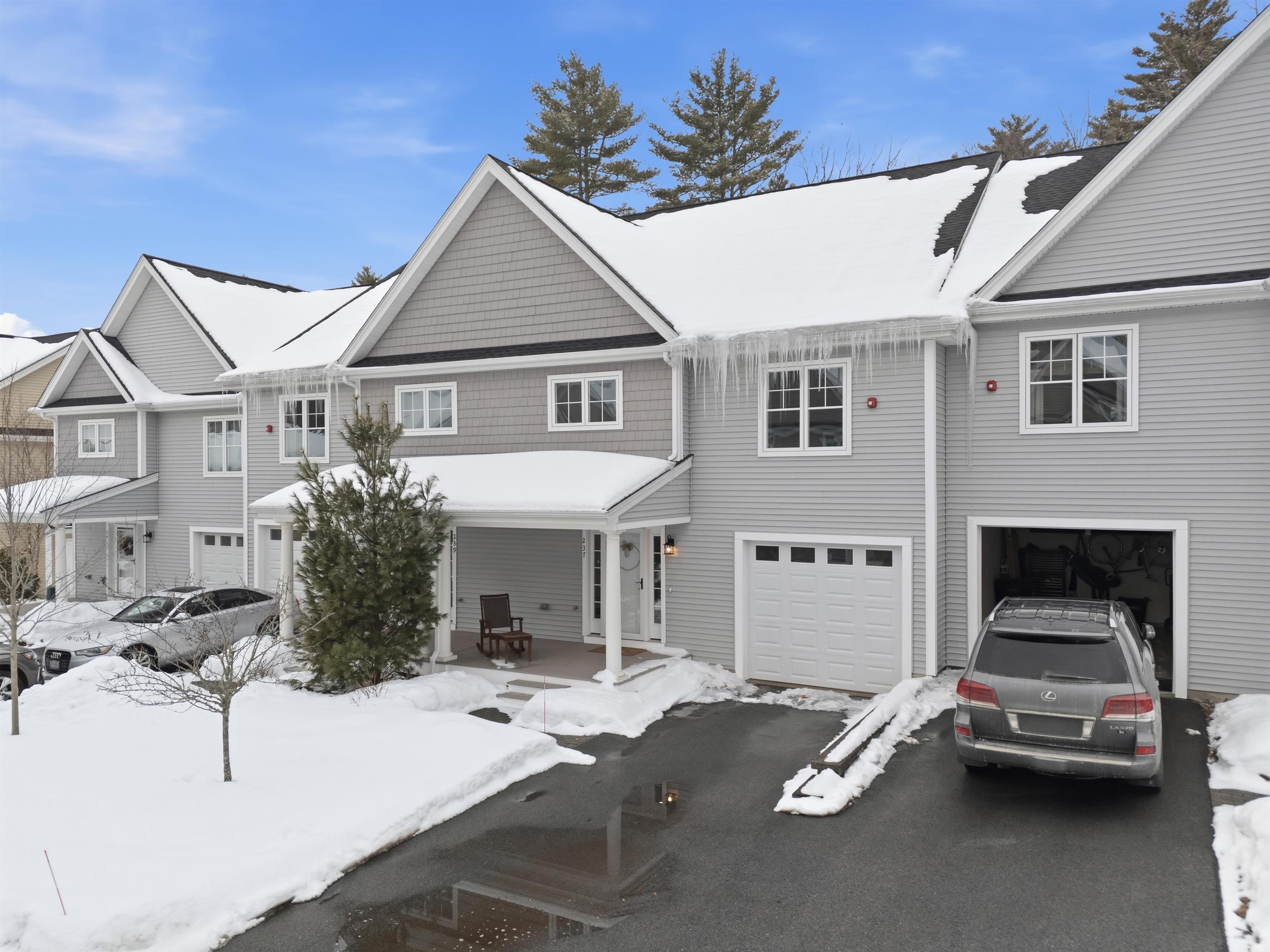 237 Woodview Way Manchester, NH 03102 - Photo 2 of 49 Gallery Image 2