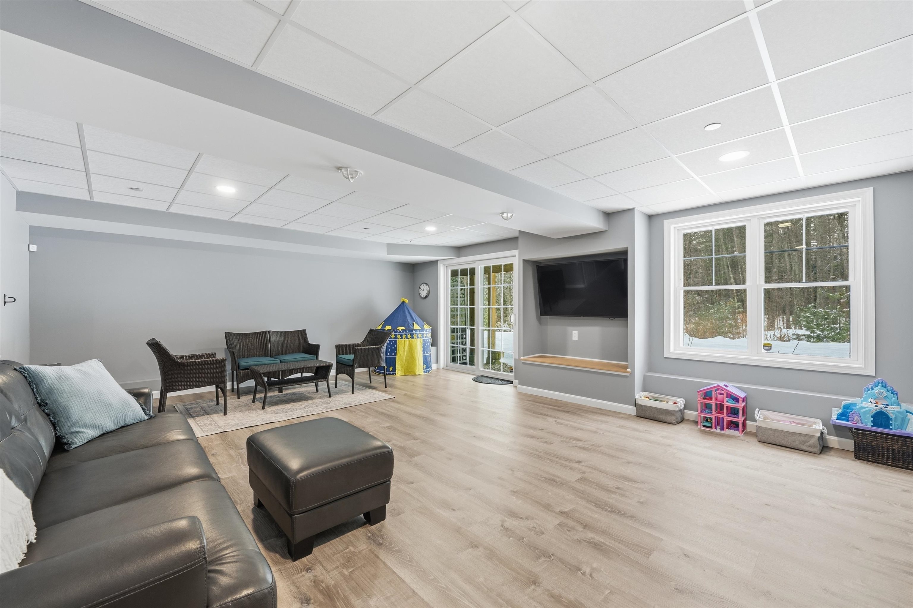 237 Woodview Way Manchester, NH 03102 - Photo 40 of 49 Gallery Image 40