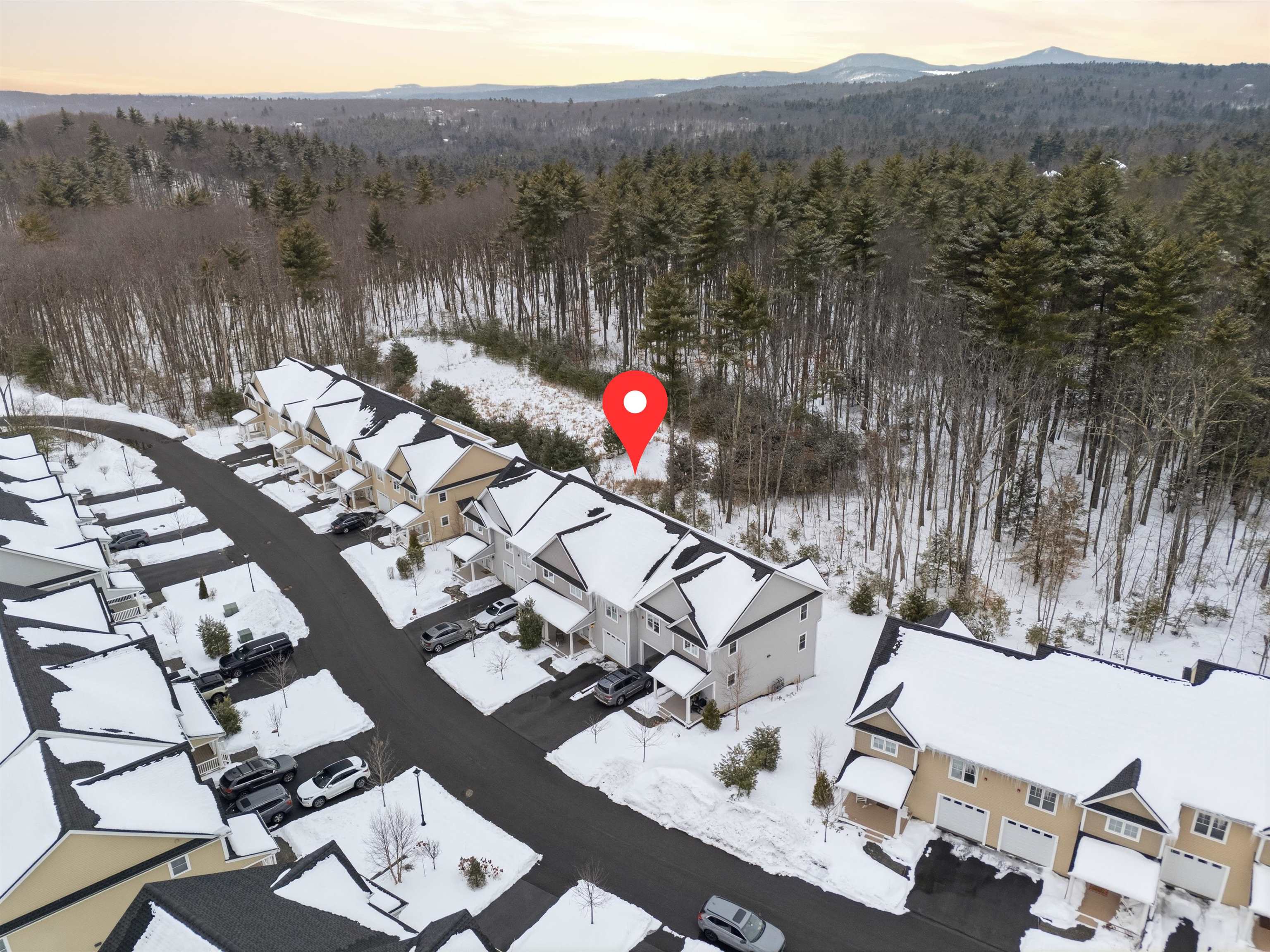 237 Woodview Way Manchester, NH 03102 - Photo 4 of 49 Gallery Image 4