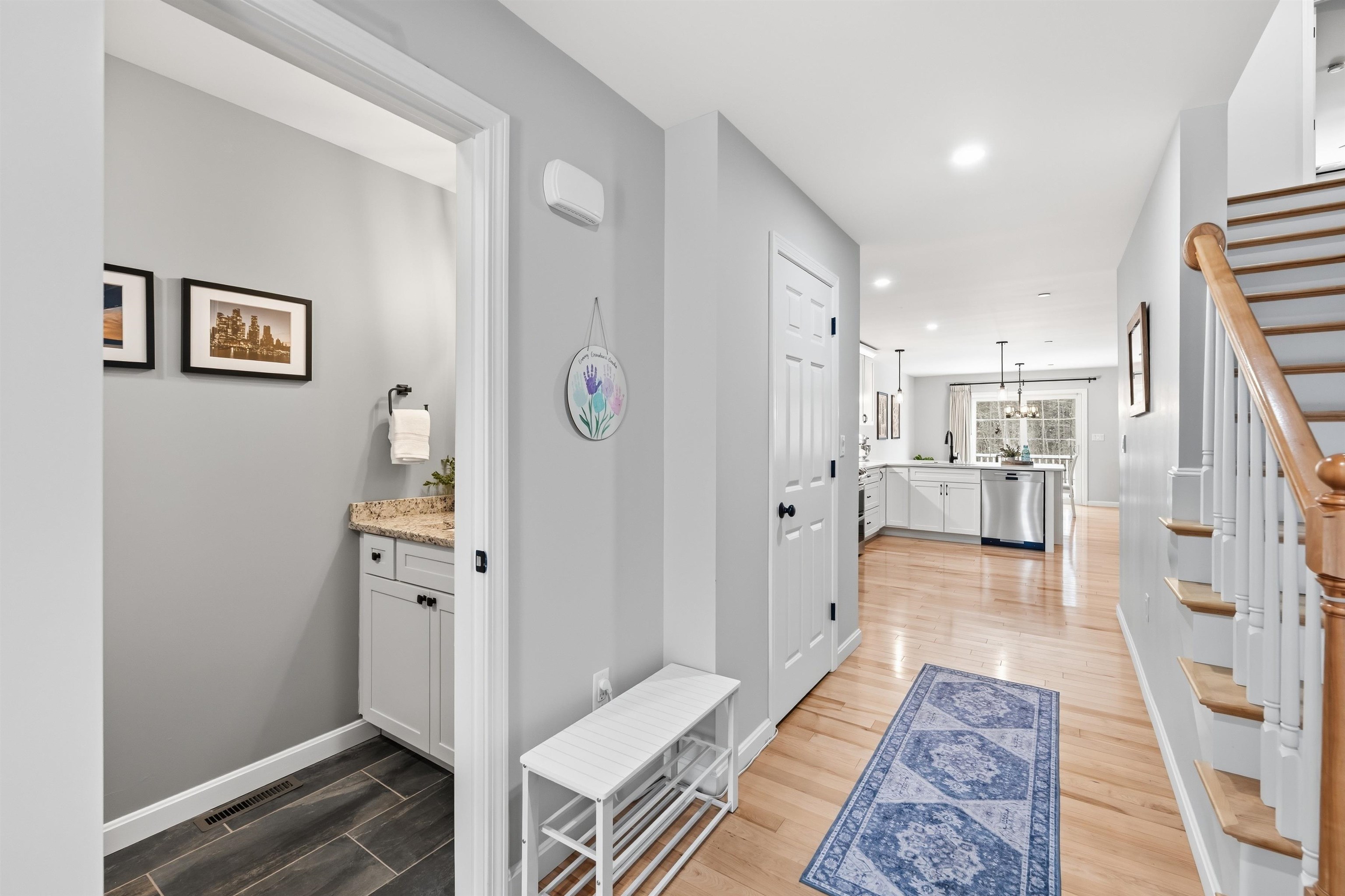 237 Woodview Way Manchester, NH 03102 - Photo 5 of 49 Gallery Image 5