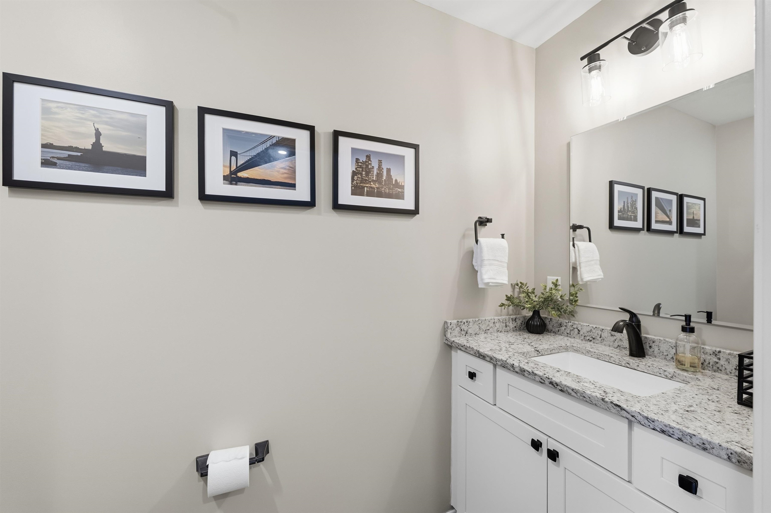 237 Woodview Way Manchester, NH 03102 - Photo 6 of 49 Gallery Image 6