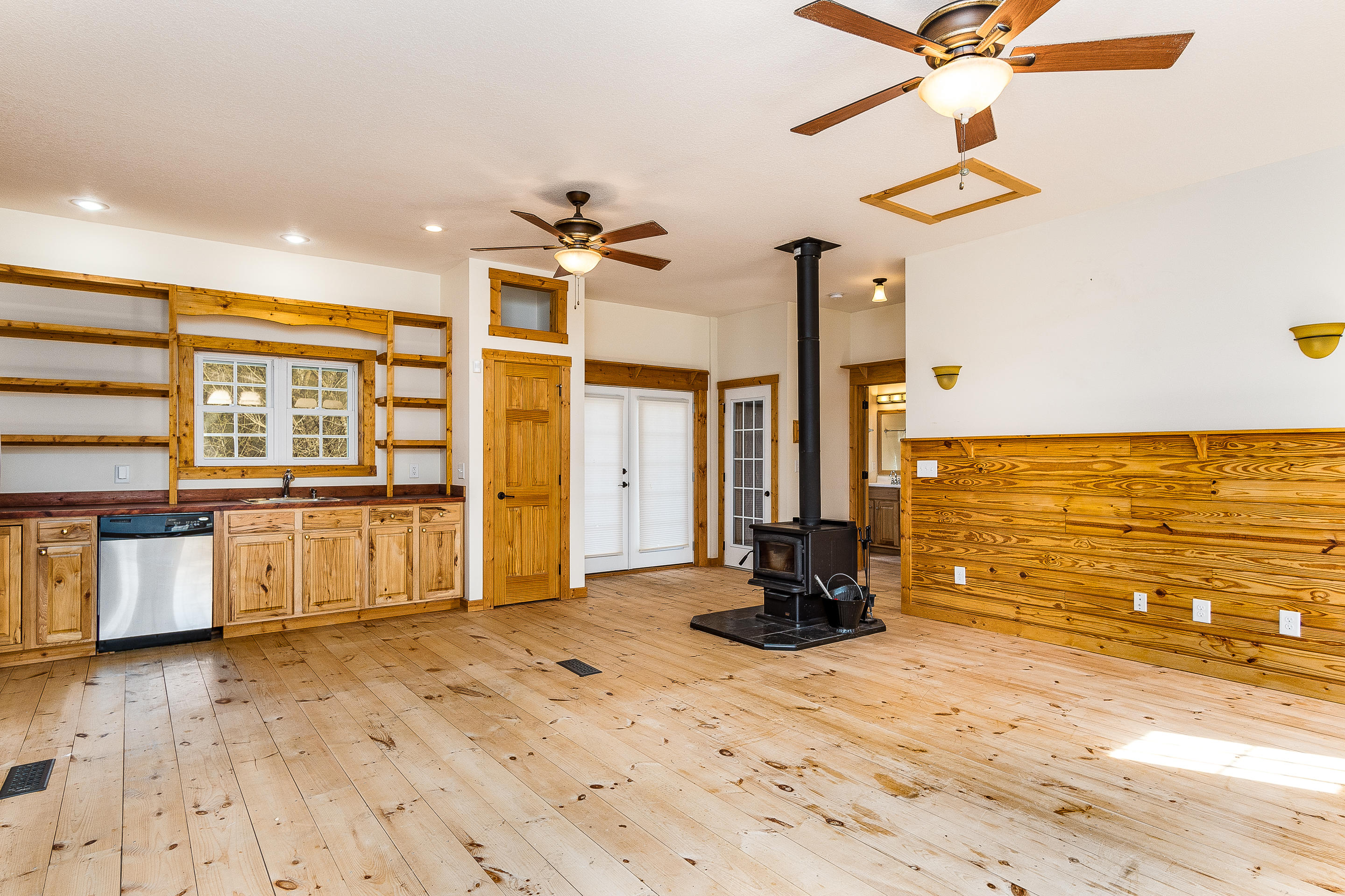 448 Garland Branch Road Watauga, TN 37694 - Photo 2 of 34 4