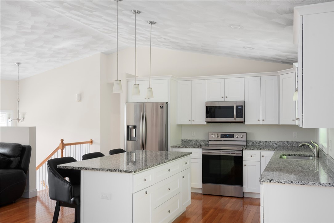 15 Birch Road Cumberland, RI 02864 - Photo 3 of 31
