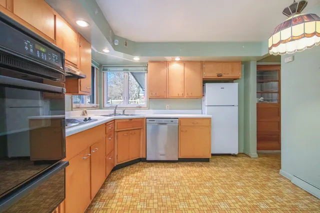 $239,900 | 32286 Center Street, Dowagiac, MI 49047