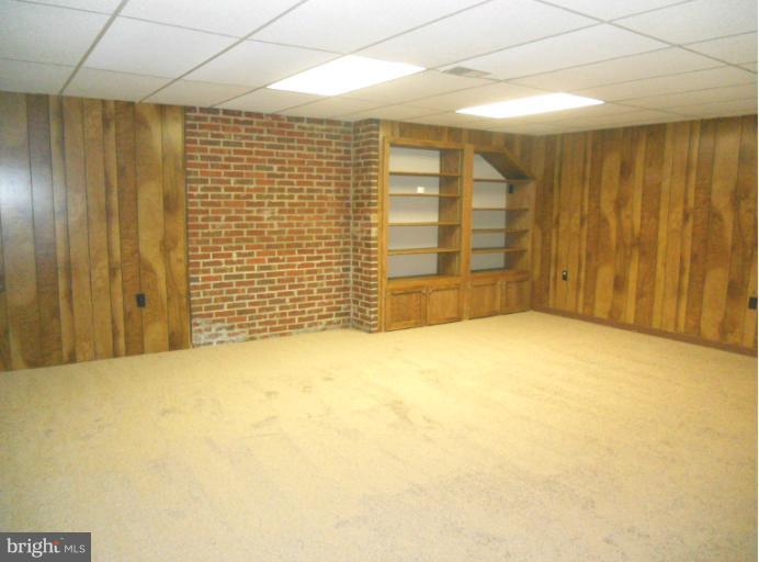 3034 Choctaw Ridge Court Woodbridge, VA 22192 - Photo 4 of 18 a view of an empty room with a garage