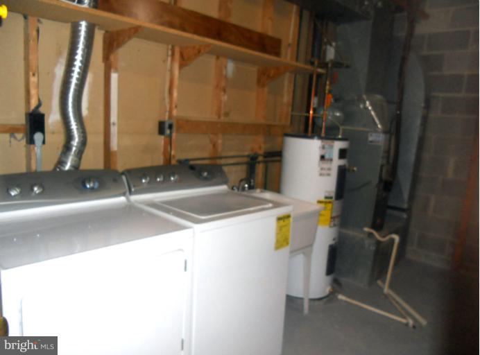3034 Choctaw Ridge Court Woodbridge, VA 22192 - Photo 5 of 18 a utility room with dryer and washer
