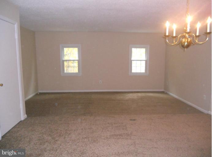 3034 Choctaw Ridge Court Woodbridge, VA 22192 - Photo 7 of 18 an empty room with a window