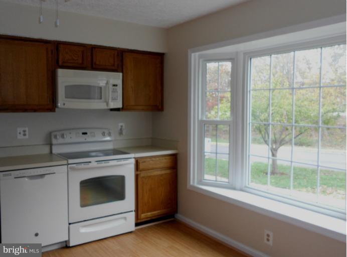 3034 Choctaw Ridge Court Woodbridge, VA 22192 - Photo 9 of 18 a kitchen with a stove microwave and sink