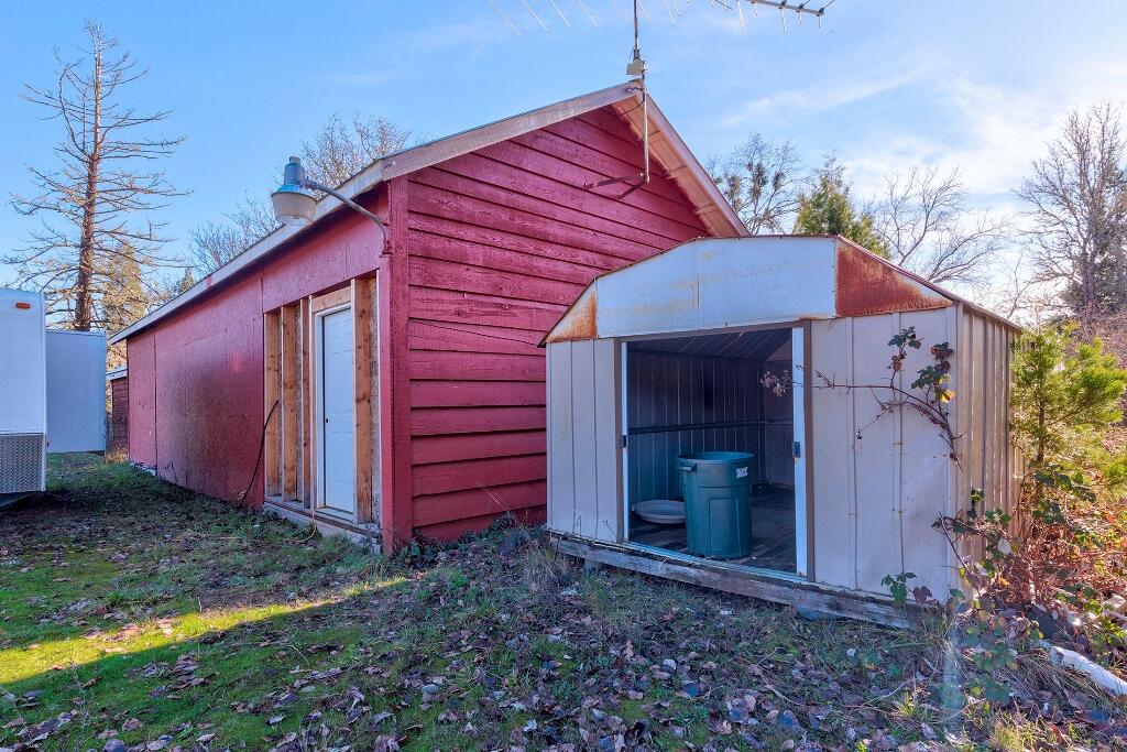 111 Norman Road Selma, OR 97538 - Photo 12 of 43 Barn/Shop + Shed