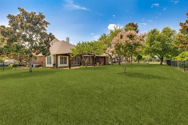 a view of a house with a big yard